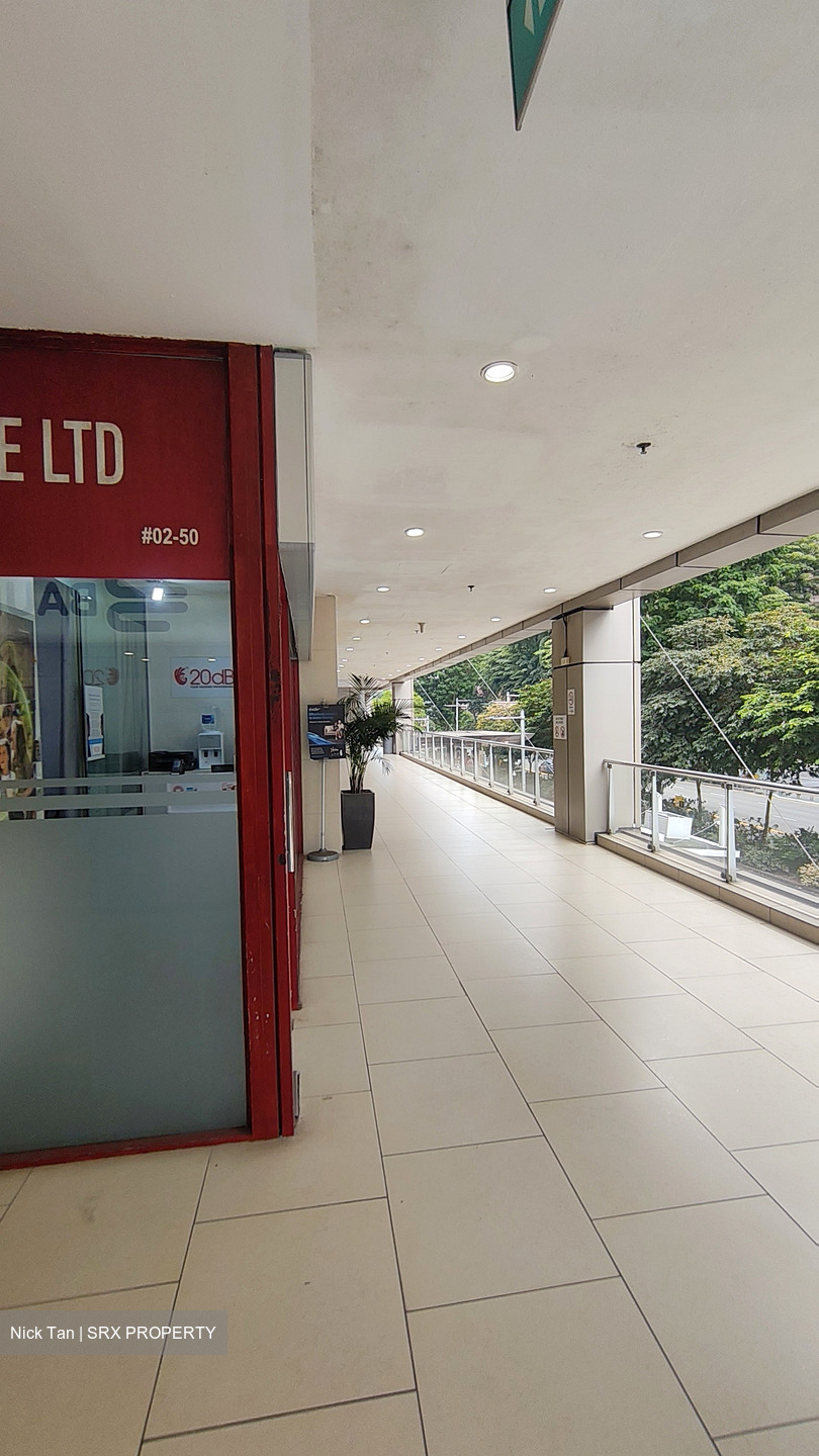 Lucky Plaza (D9), Retail #538913451